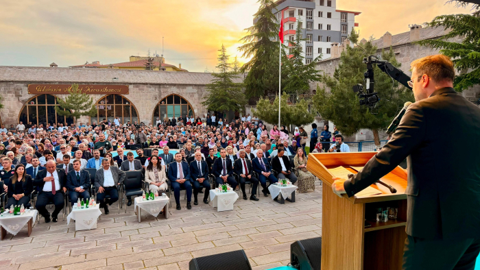 Vali Akmeşe Ulukışla'da " Han Duvarları Kültür ve Edebiyat Programı " na Katıldı..