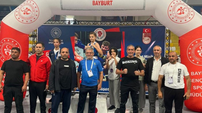 Niğdeli Ecrin’den ringde bronz zafer!