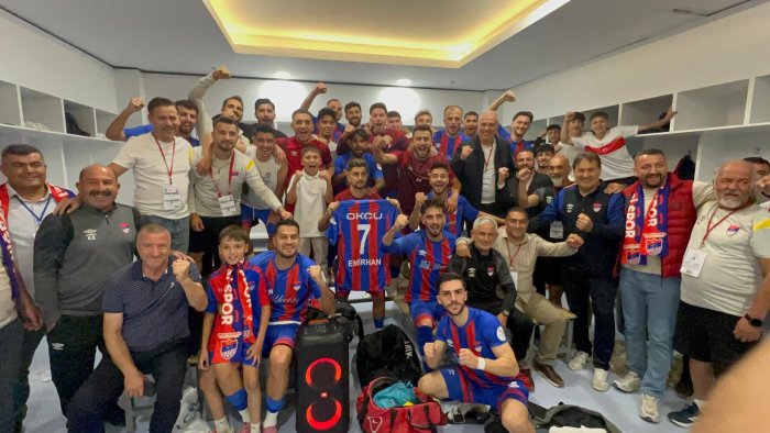 Galibiyeti " Erik Dalı " Oynayarak Kutladılar..