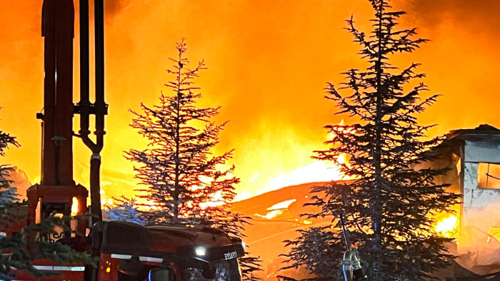 Niğde OSB’de plastik fabrikasında büyük yangın